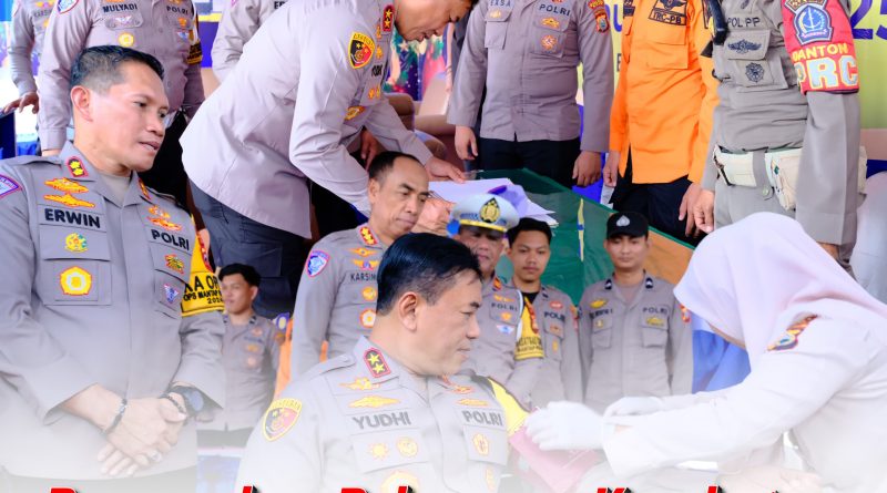 Kapolda Sulsel bersama Dirlantas dan Kapolres Bone Cek Posko Pengamanan Operasi Lilin 2024