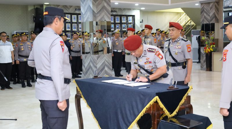 Kapolda Sulsel Pimpin Sertijab Dirreskrimsus dan Dirresnarkoba Polda Sulsel