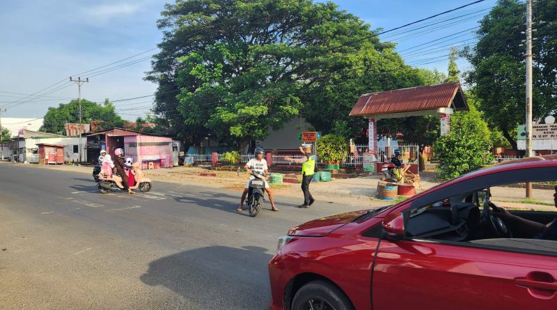Wujud Polisi Melayani, Unit Lantas Polsek Tanete Riattang Atur Arus Lalin