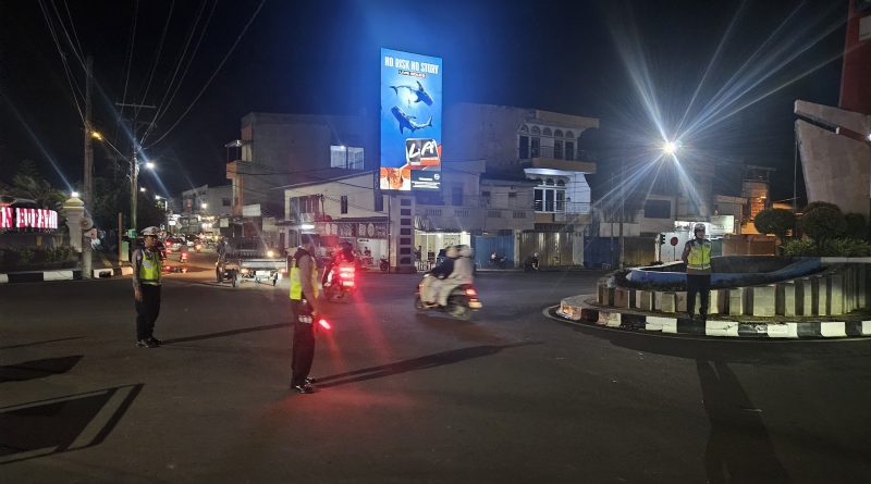Jaga Kamseltibcar Lantas, Satlantas Polres Bone Pengamanan Malam Takbir Idul Adha