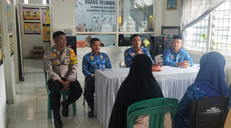 Bripka Sultan Hadiri Rapat Internal Kelurahan Masumpu Bahas Evaluasi dan Program Kerja Ke Depan