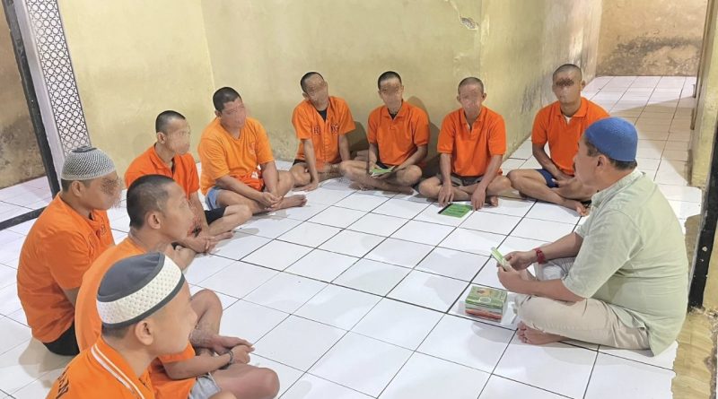 Kapolres Bone Apresiasi Binrohtal Sat Tahti, Tahanan Diajak Istiqomah Jalankan Sholat