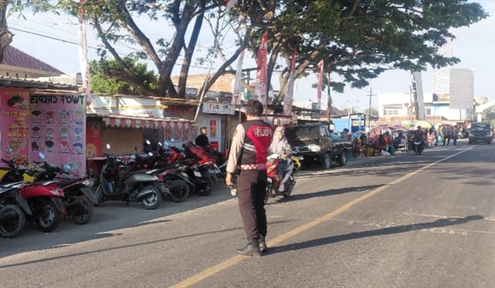 Tingkatkan Pelayanan Masyarakat Melalui Pengamanan Lalu Lintas di Pasar Pompanua