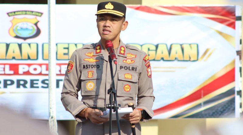 Apresiasi Kinerja Personel, Kapolres Bone Serahkan Penghargaan kepada 18 Anggota