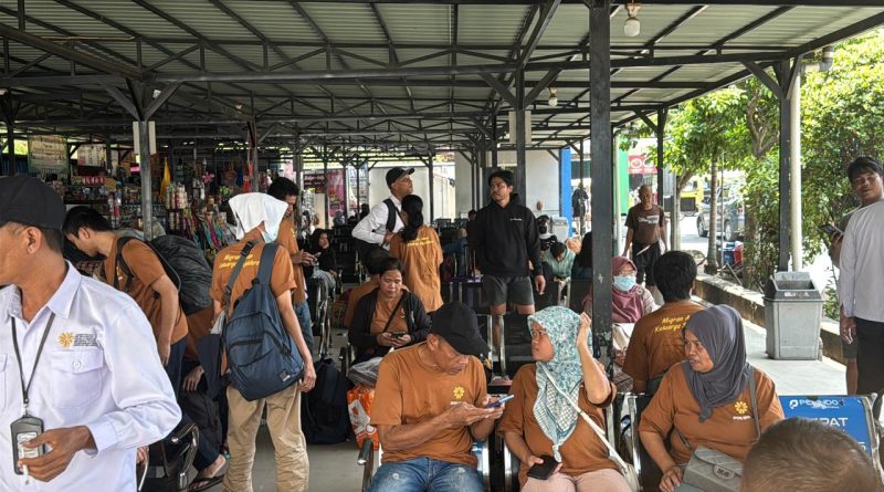Ditres PPA dan PPO Polda Sulsel Bersama BP2MI Jemput dan Terima 41 PMI Deportasi di Pelabuhan Parepare